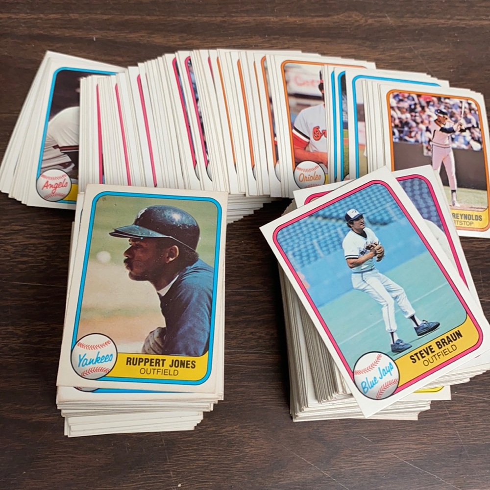 COPY - 400 card lot 1981 Fleer baseball cards